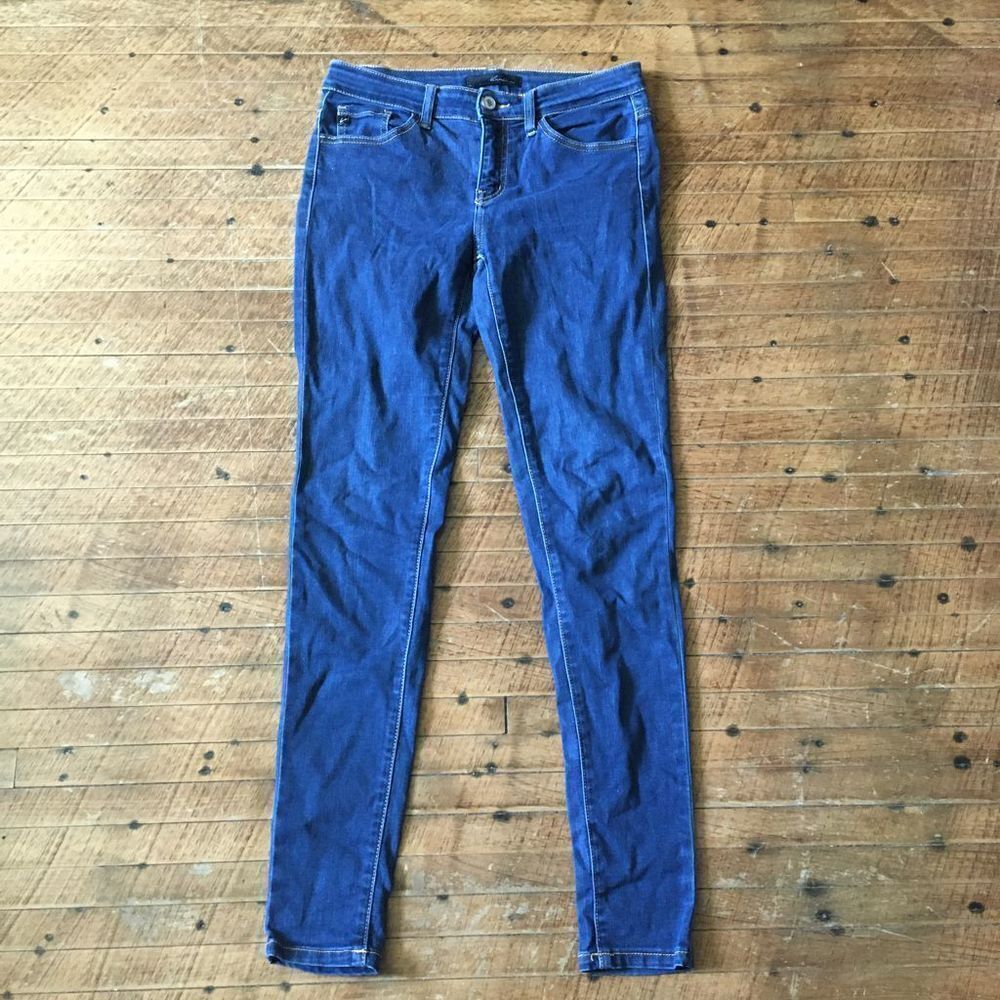 Kancan medium wash mid rise size 27 skinny jeans